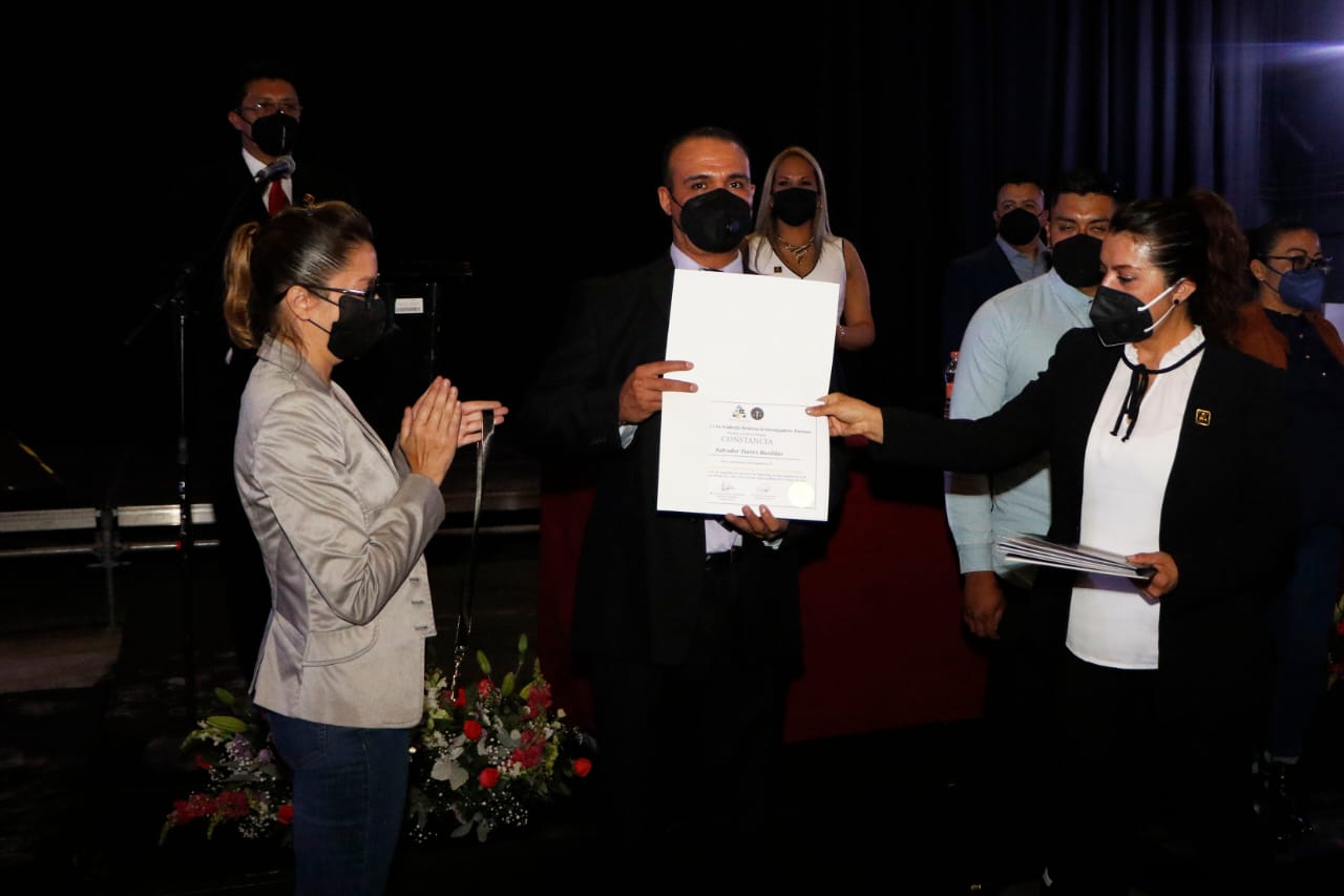 Entrega de reconocimientos (2).jpeg
