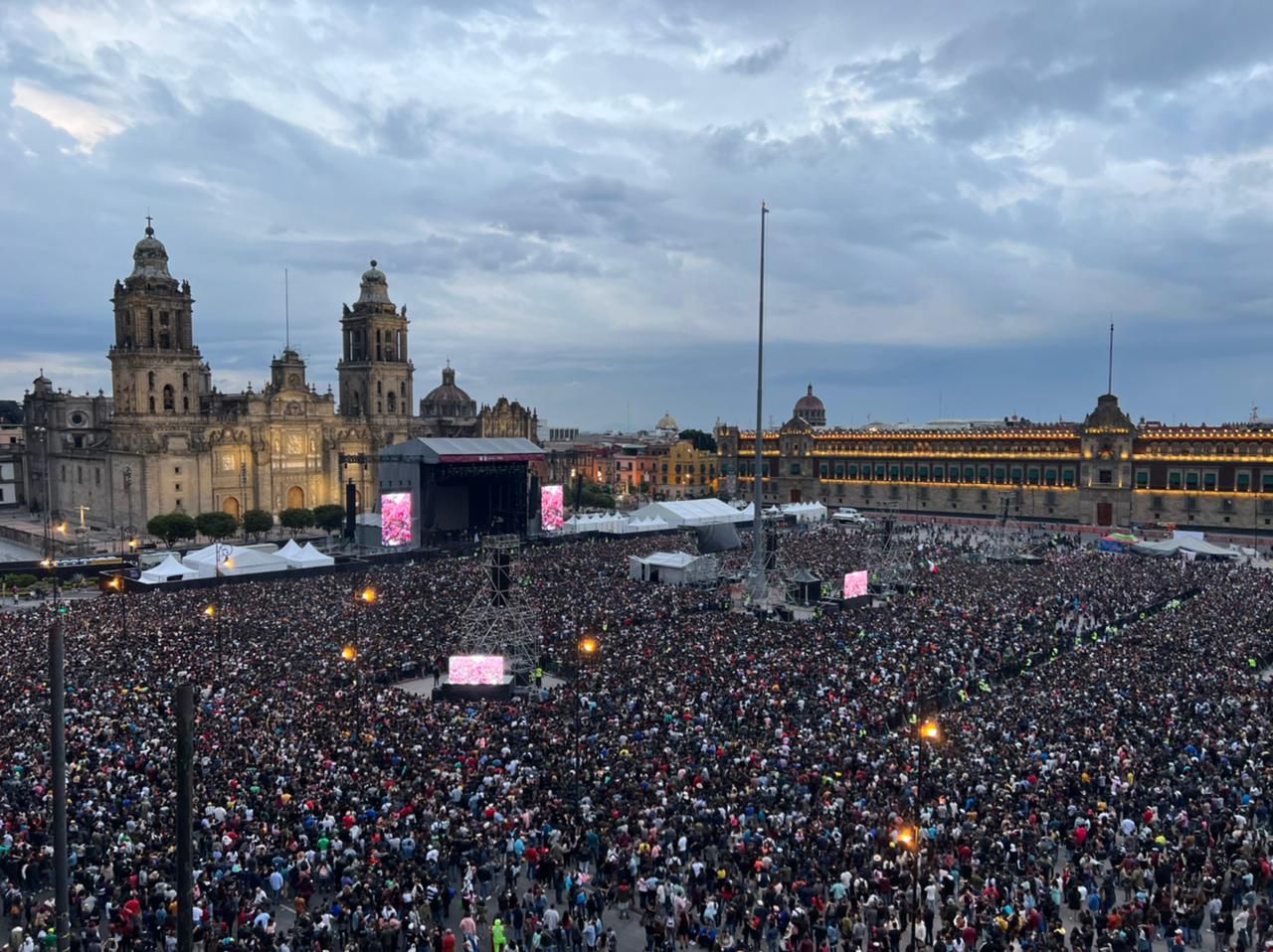 LA MALDITA VECINDAD EN EL ZÓCALO (5).jpeg