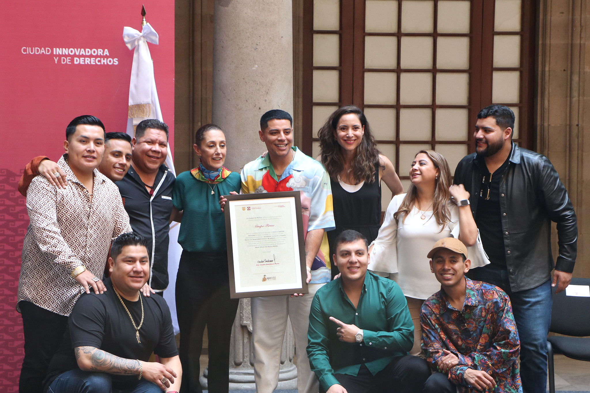 GRUPO FIRME1.jpg