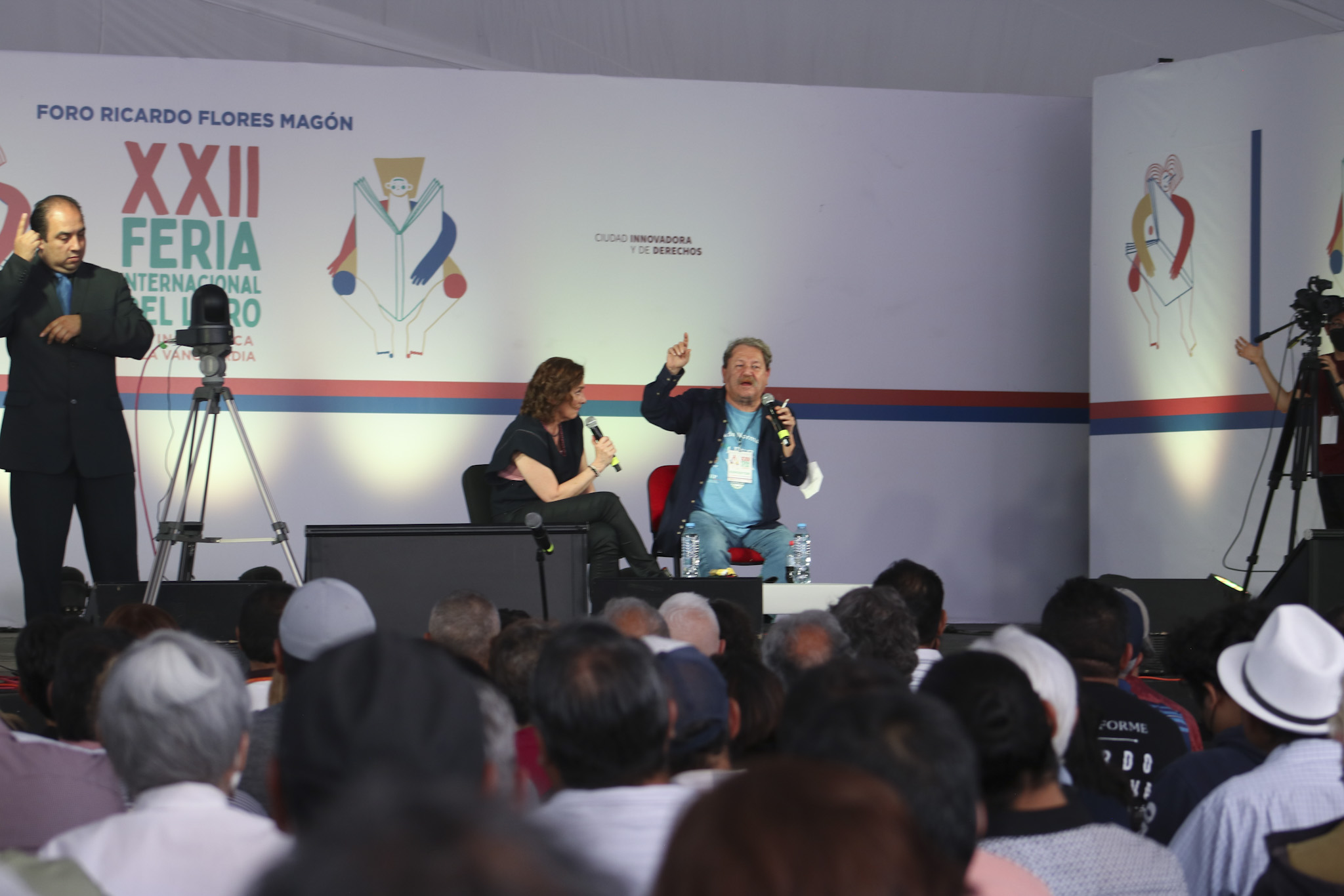 BEATRIZ GUTIÉRREZ MÜLLER Y PACO IGNACIO TAIBO II ABORDAN ELPLACER DE LA LECTURA EN LA XXII FIL ZÓCALO (5).jpg