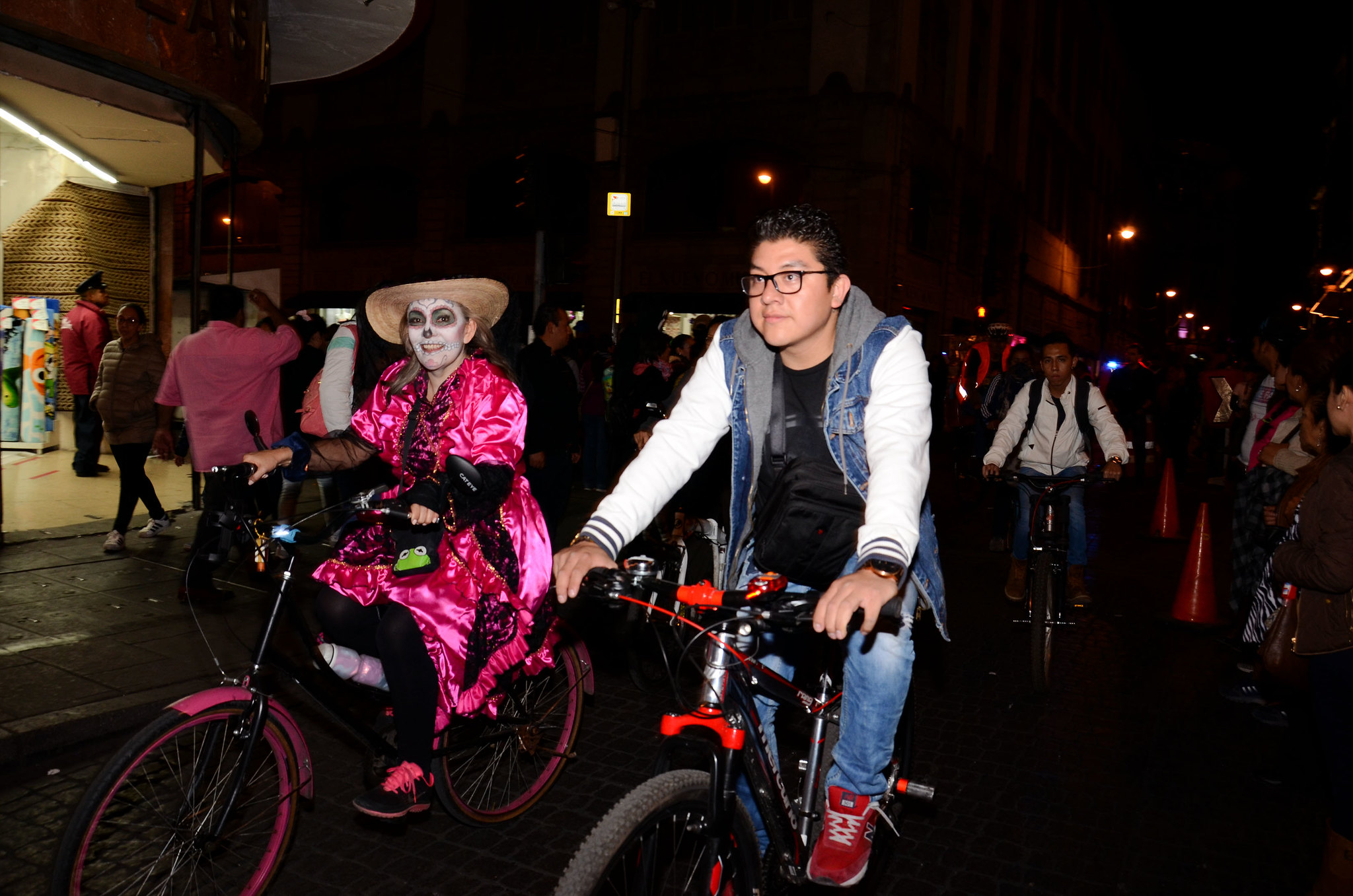 NOCHE DE MUSEO BICI RODADA.jpg